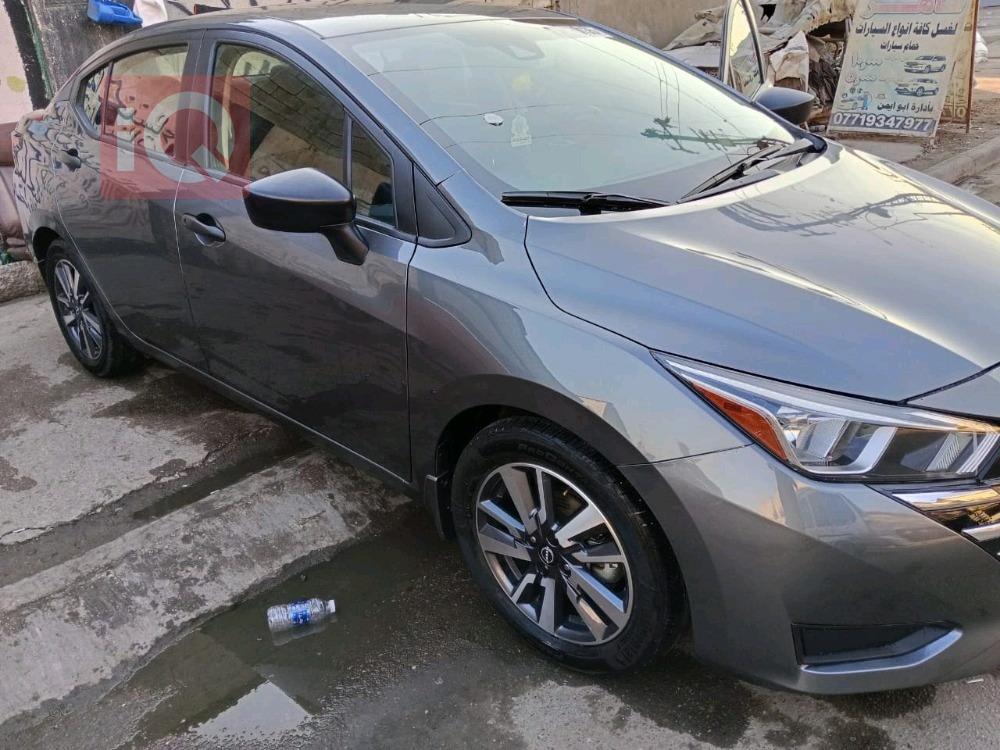 نيسان فيرسا